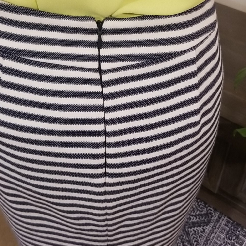 NWOT Ann Taylor Striped Pencil Skirt - Picture 3 of 6